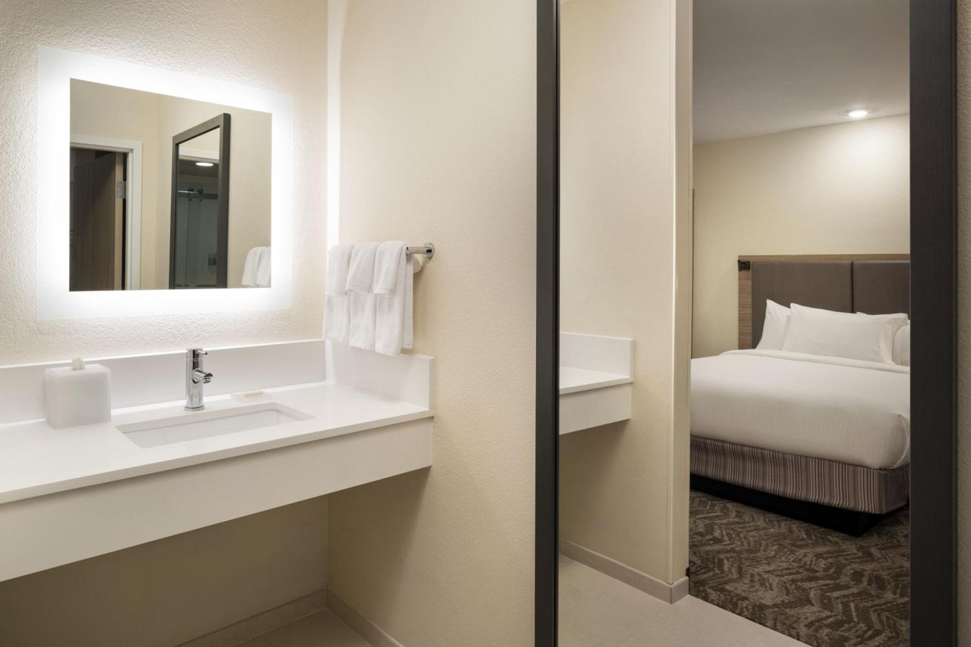 Springhill Worth Hotel